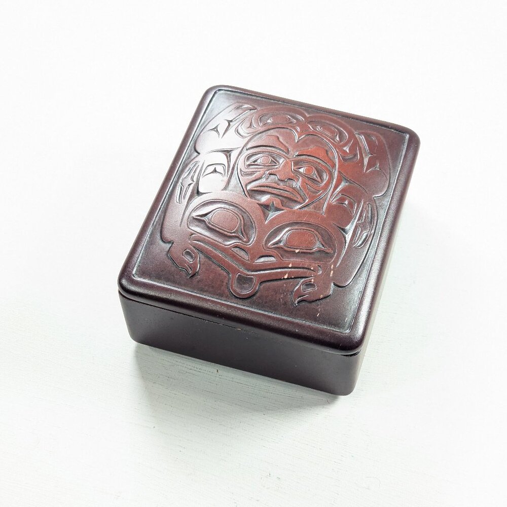 BOMA Canada Frog Boxby Keith Tait, First Nations Totem trinket box - Picture 13 of 14